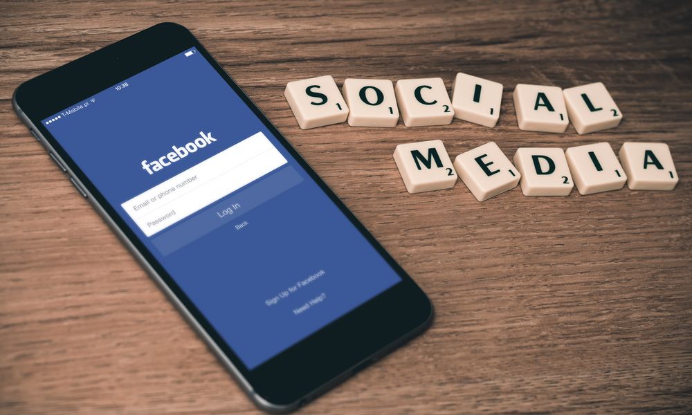 How to behave professionally on Facebook in 2018?