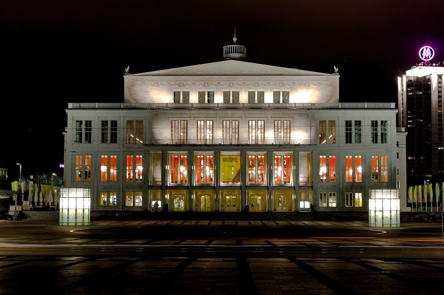 Oper Leipzig am Abend