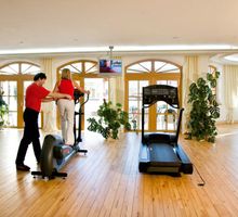 Wellness-Sport-Hotel Bayerischer Hof.Fitness.Personal Training.hotels/f4e5839753f31d8ce3526b98e404bb2c8a0afede/item/wellness-sport-hotel-bayerischer-hof-personal-training-82658.jpg