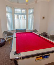 Riverside City Centre House with Hot Tub And Pool Table - Great for Gr