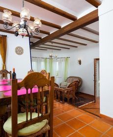 Comfortable 4-Bed Villa with Panoramic Views
