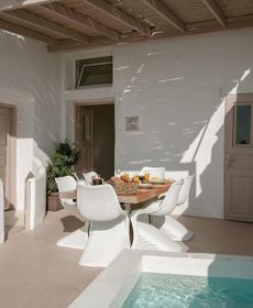 Globe Suites
