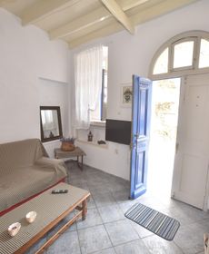 Traditional Sea View Apt in Nisyros