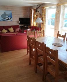 Lavish Chalet in Rhone Alpes with Swimming Pool