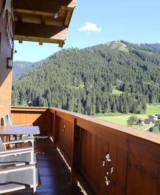 Cozy Holiday Home in Saalbach-Hinterglemm with Terrace