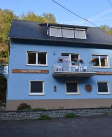 comfortable detached house on the south side in a wooded