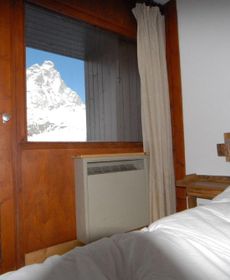 Ski-Out Cervinia Chromotherapy Apartment