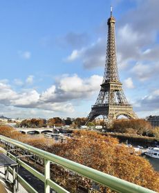 1618 B - Eiffel Tower Breathtaking View