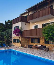 Villa Niriis