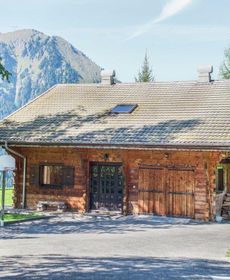 Cosy, Charateristic Chalet Near the Petit Châtel Lifts