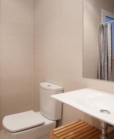 Spacious And Modern Apartment