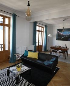 Annecy Elegant Downtown Lakeview Apartment
