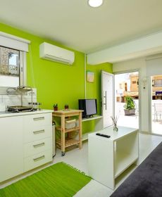 Gabinos - 1br - Square Center