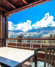 Sunny Two Bedroom Apartment with Mountain Views