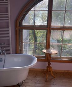 Suiteable Living- Seitenflügel Vom Schloss