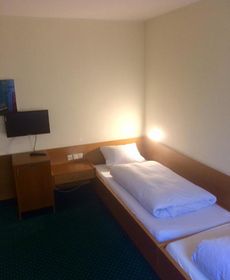 Autobahnraststätte Und Hotel Riedener Wald Ost Und West