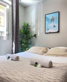 1601b - Studio Near Champs Elysees