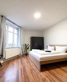 Komfortables Apartment Nah An Porsche & Flughafen - Schreibtisch, Sehr