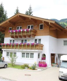 Cozy Apartment with Sauna Near Ski Lift in Salzburg Region