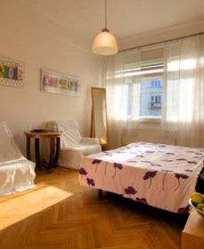 Apartment Sedlčanská - You Will Save Money Here - Equipped with Antiqu
