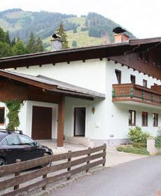 Relaxing Apartment in Saalbach - Hinterglemm with Garden