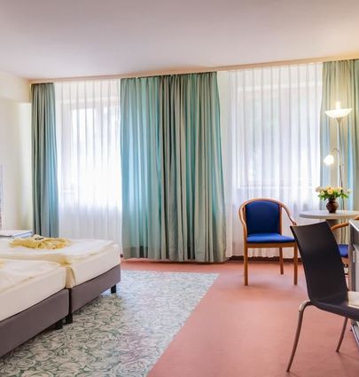 Erzgebirgshotel Freiberger Höhe.Dreibettzimmer.hotels/8e0e6f019066362dcb64c223e3fccb2bc9b976f3/room/erzgebirgshotel-freiberger-hohe-dreibettzimmer-64756.jpg