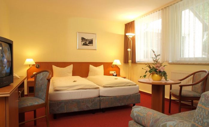 Hotel am Schloßberg.Doppelzimmer.hotels/06b412626df006bb3ee0791e63669611b39f5f1a/room/hotel-am-schlossberg-doppelzimmer-16365.jpg