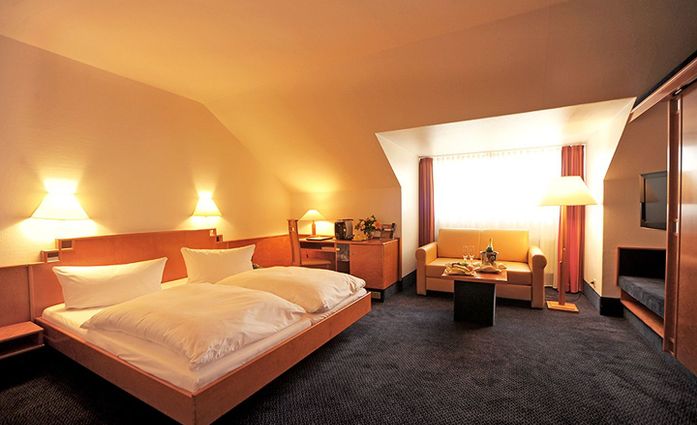 CityClass Hotel SAVOY.Doppelzimmer.hotels/1a2dbfb60fa6a7ee13e6e2779211f9de82bd0481/room/cityclass-hotel-savoy-doppelzimmer-75406.jpg
