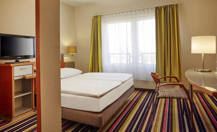 H+ Hotel Köln Hürth **** (ehemas RAMADA).Doppelzimmer.hotels/1e82a80fe27912d646dc44677686580e9b136eee/room/h-hotel-koln-hurth-ehemas-ramada-doppelzimmer-39839.jpg