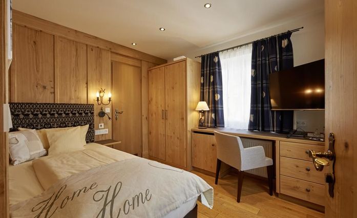 Hotel Adler.Beliebiges Zimmer.hotels/3ddbb55a136cc33f402897ffcce89a1fd9ed5fd9/room/hotel-adler-beliebiges-zimmer-40173.jpg