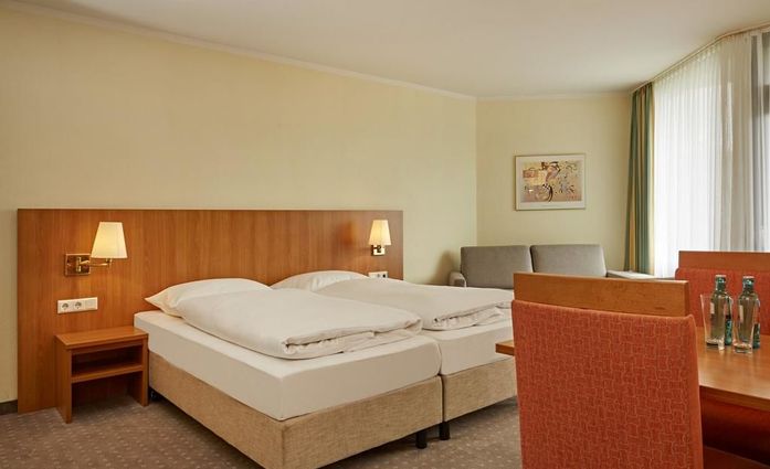 H+ Hotel Willingen ***S.Beliebiges Zimmer.hotels/4cf24f5e371ca8637a2ae21a5ffe9b4b25bc0b09/room/h-hotel-willingen-s-beliebiges-zimmer-91816.jpg