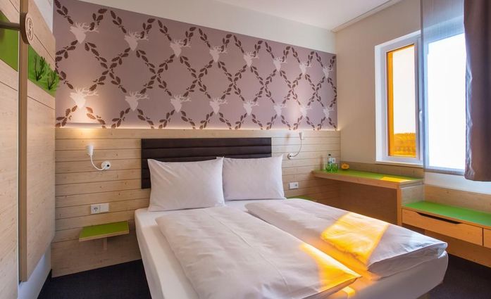 BM Bavaria Motel München.Doppelzimmer.hotels/5258fb945cfd024cc683691fa04675f806418ff7/room/bm-bavaria-motel-munchen-doppelzimmer-73743.jpg