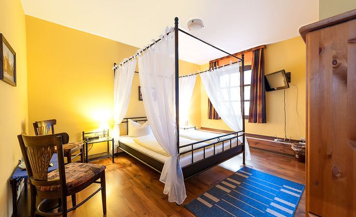 Zum Alten Ritter.Vierbettzimmer.hotels/596ea8e4377f960d7abb776129bfe070f5429a4c/room/zum-alten-ritter-vierbettzimmer-88968.jpg