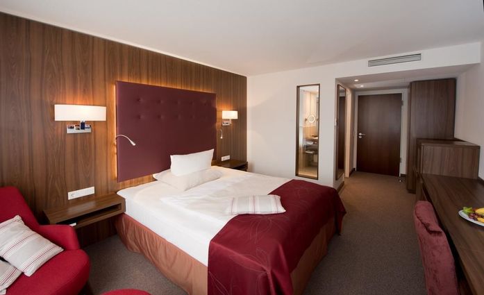 Fora Hotel Hannover.Doppelzimmer.hotels/628b7c9636fef977bda921d322b07a28610c4b47/room/fora-hotel-hannover-doppelzimmer-85063.jpg