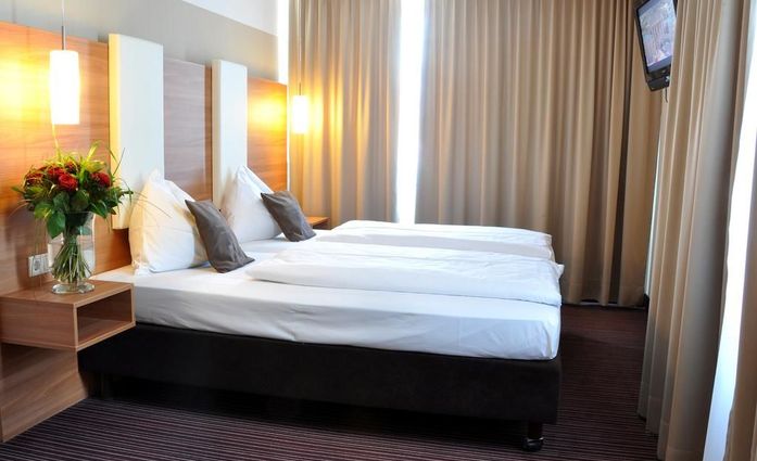 **** Hotel Cristal München.Doppelzimmer.hotels/6466cc2f0ed2e3341fe096e599d892de7fa300bd/room/hotel-cristal-munchen-doppelzimmer-73619.jpg