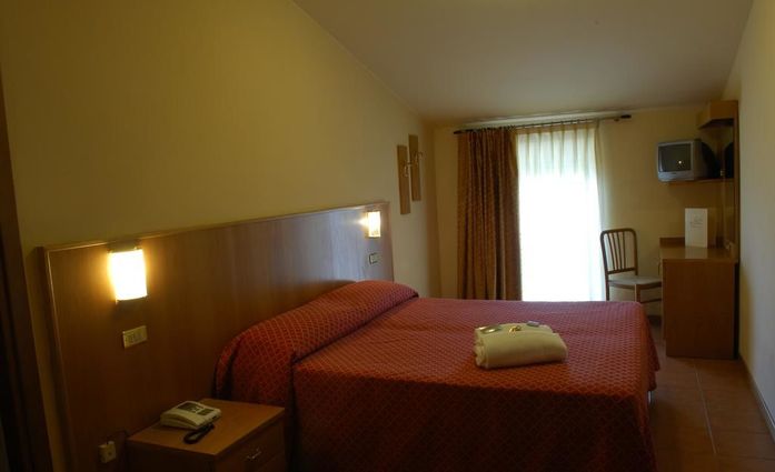 Hotel Bellavista.Doppelzimmer.hotels/6bc13060e612d56d6ddcf02cee3022ad5e6f254f/room/hotel-bellavista-doppelzimmer-86126.jpg