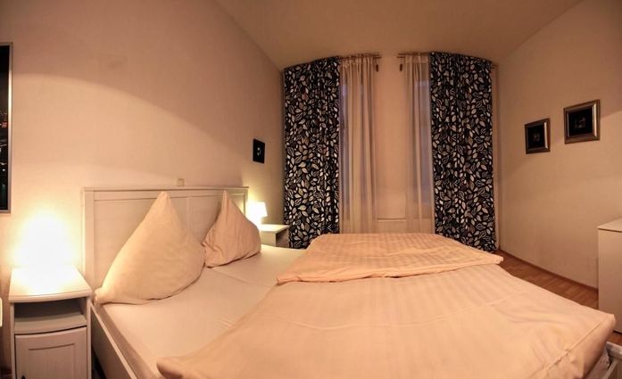 Balthasar Neumann Speiserei & Gästehaus.Doppelzimmer.hotels/72c4c81fdd22c1bfbe2cac79a5aa905c6f252bd8/room/balthasar-neumann-speiserei-and-gastehaus-doppelzimmer-61877.jpg