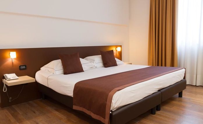 AirportHotel Verona Congress & Relax ****.Doppelzimmer.hotels/81a3d7dcb5ad01bc4361908f98bf47687a8c6c7a/room/airporthotel-verona-congress-and-relax-doppelzimmer-82183.jpg