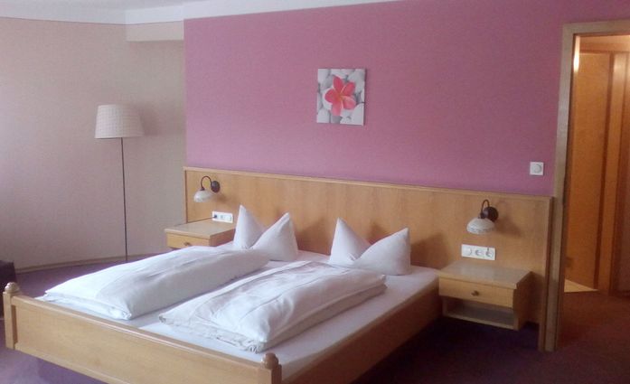 Hotel-Gasthof Kern.Doppelzimmer – Kategorie 1.hotels/8f7985cfed9a3f5496bec9093db6fcdcae60e5cd/room/hotel-gasthof-kern-doppelzimmer-kategorie-1-20843.jpeg