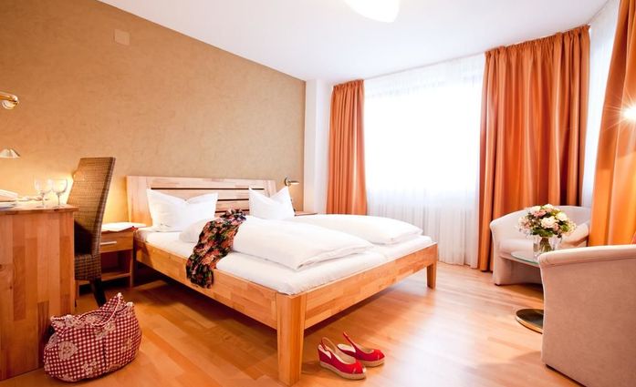 Hotel - Restaurant Sonne.Doppelzimmer.hotels/a0d10b9cc84ba01c687165528785ca229a058a59/room/hotel-restaurant-sonne-doppelzimmer-41474.jpg