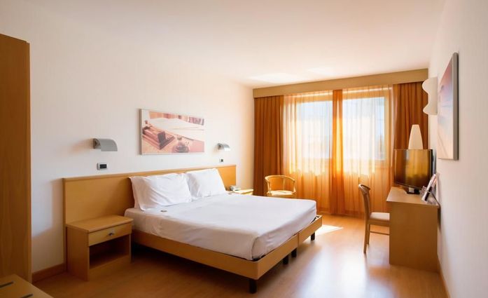 Hotel Montemezzi.Doppelzimmer.hotels/ae60bffde5ae24a0285b46cede099356fd5f55b8/room/hotel-montemezzi-doppelzimmer-64239.jpg