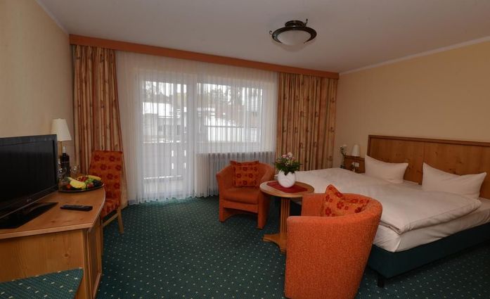 PTI Hotel Eichwald.Doppelzimmer.hotels/b5d0d997e44959659705264c8d34d8640084a035/room/pti-hotel-eichwald-doppelzimmer-63798.jpg