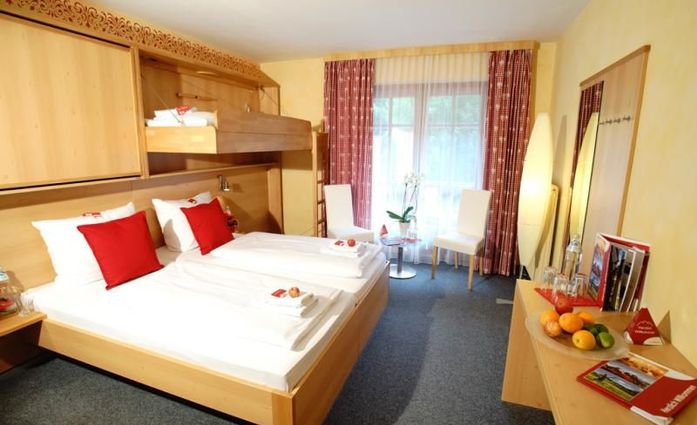 First mountain Hotel Montafon.Doppelzimmer mit 1/2 Zusatzbetten Dusche / WC.hotels/c30bc7a18a96d787d5cc88eb0c9bfae34424b4b9/room/first-mountain-hotel-montafon-doppelzimmer-mit-1-2-zusatzbetten-dusche-wc-28499.jpg