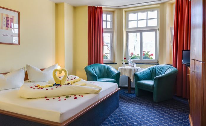 Hotel Deutsches Haus Mittweida.Doppelzimmer.hotels/e9977de9b9c1ba3d37726017a0bf7609c6869e09/room/hotel-deutsches-haus-mittweida-doppelzimmer-08053.jpg