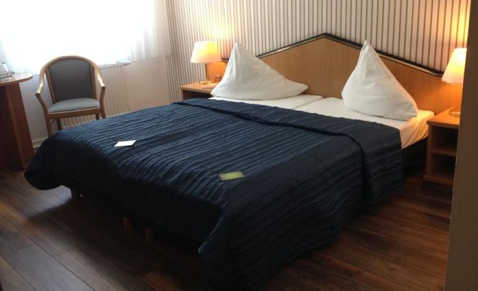 Hotel Residenz Leipzig.Doppelzimmer.hotels/fbf572a0fc90df8c4e9568baa0dcd40d79ddf212/room/hotel-residenz-leipzig-doppelzimmer-94307.jpg