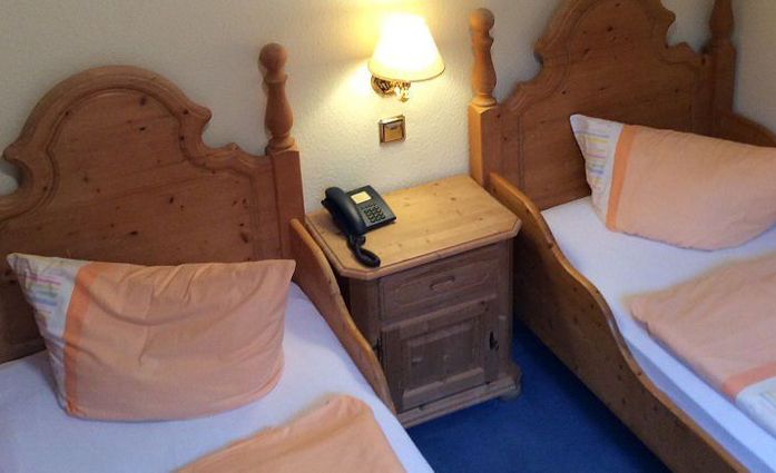 Hotel Bodeblick.Twinzimmer 15.hotels/fd6d9430fa436fae6185be6decf2623047edbc3a/room/hotel-bodeblick-twinzimmer-15-15242.jpg