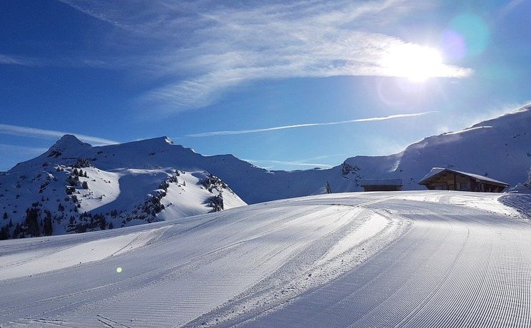 Nebelhorn-Oberstdorf ski resort: hotels near, piste map, ski pass prices, Corona  regulations - HotelFriend