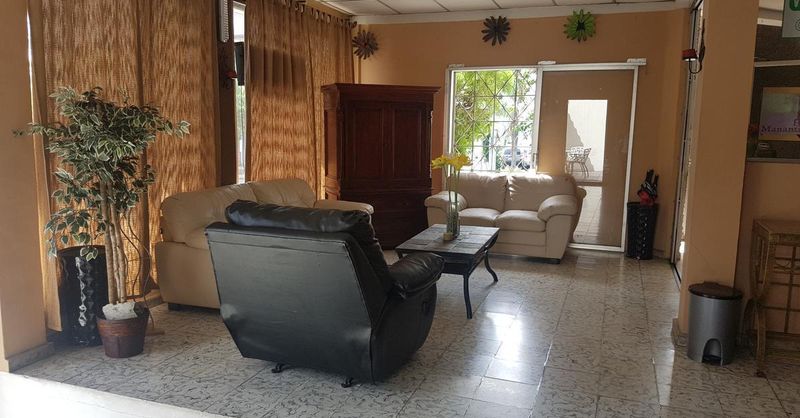 Hotel Manantiales in San Salvador: room reservation online on HotelFriend