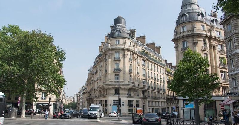 Contemporary near arc de triomphe in Paris: book accommodation on ...