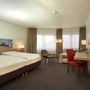 H+ Hotel Darmstadt.Doppelzimmer.hotels/d7e3eeef7351f7ebda1be460c9dfc85ba90101ad/room/h-hotel-darmstadt-doppelzimmer-12419.jpg